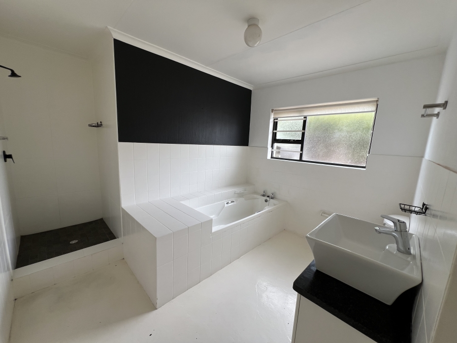 2 Bedroom Property for Sale in Wavecrest Eastern Cape